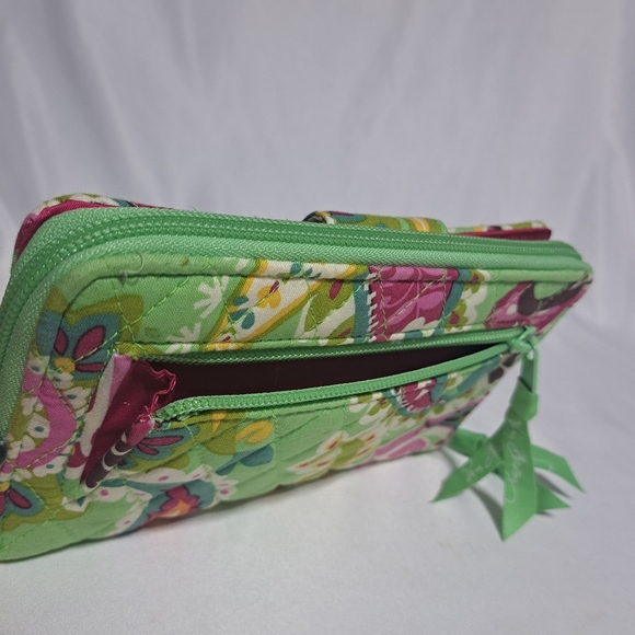 Vera Bradley Turn Lock Wallet‎ Tutti Fruiti Pink Inside - Picture 5 of 5
